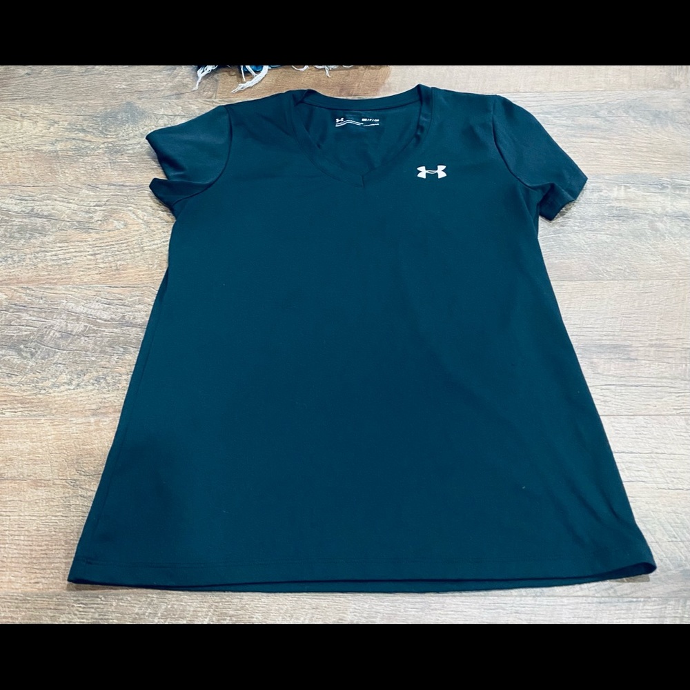 Under Armour Women’s V-neck top